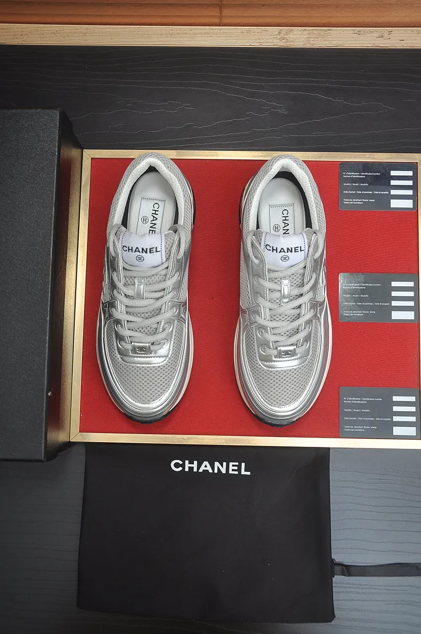 Men's shoes 💰600💶【CHANEL】(Chanel couple's model)👩‍❤️‍💋‍👨The latest all-season shoes🔥🔥The ultimate derivative model. Not only are you more fashionable on your feet, but wearing flat shoes can also lengthen your overall body shape ~ "Features" The simple upper is paired with conspicuous small fragrant cloth strips, which is fashionable and high-end. 💕💕Selected Chanel fabric for the upper, comfortable and soft fabric lining available in 5 colors 🐎Size: (women's 35-39, customized 40. Men's 38-44, customized 45)